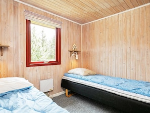 3 bedrooms, individually furnished, cribs/infant beds - Attractive Holiday Home in Løgstør With Garden Furniture (Logstor)