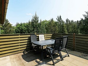 Balcony - Attractive Holiday Home in Løgstør With Garden Furniture (Logstor)