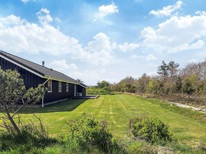 A modern building with a flat roof and a covered outdoor area. - 5 Star Holiday Home in Lokken (Lokken)