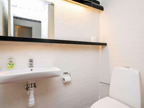 Apartment | Bathroom