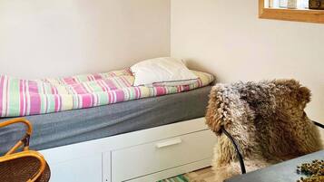 3 Schlafzimmer, Babybetten