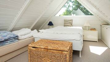 4 bedrooms, cots/infant beds