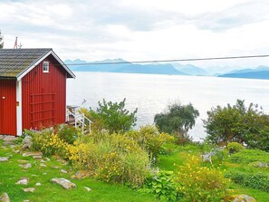 Lake view - 5 Person Holiday Home in Molde (Molde)