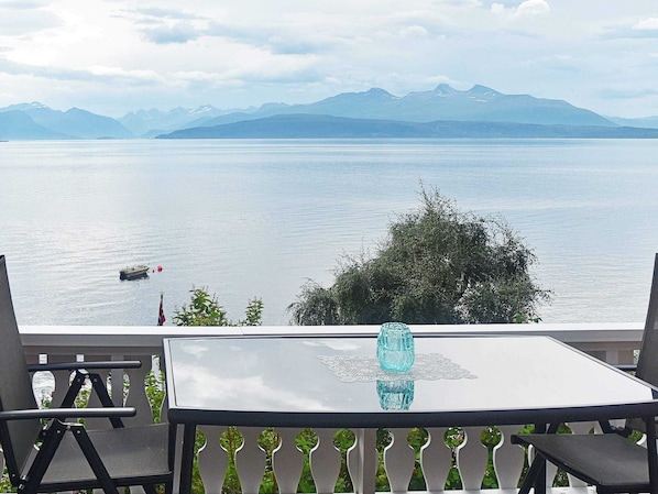 House | Outdoor dining