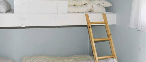 House | 2 bedrooms, individually furnished