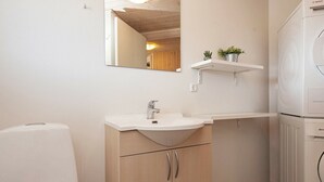 Bathroom - Sprawling Holiday Home in Falster With Swimming Pool (Idestrup)