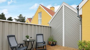 Balcony - Peaceful Holiday Home in Blåvand With Terrace (Blavand)