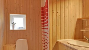 Bathroom - Peaceful Holiday Home in Blåvand With Terrace (Blavand)
