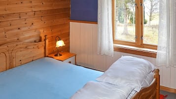 3 makuuhuonetta, yksilöllisesti kalustettu