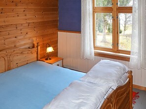 3 makuuhuonetta, yksilöllisesti kalustettu