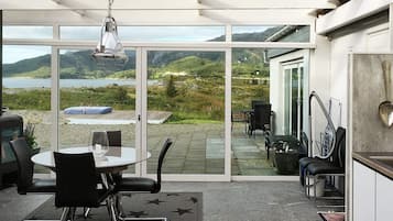 تناول الطعام بالخارج