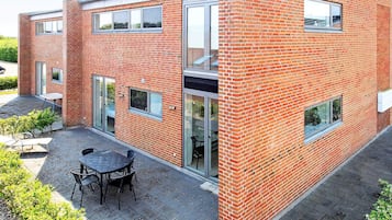 Apartment | Outdoor dining