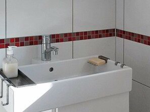 Shower, towels