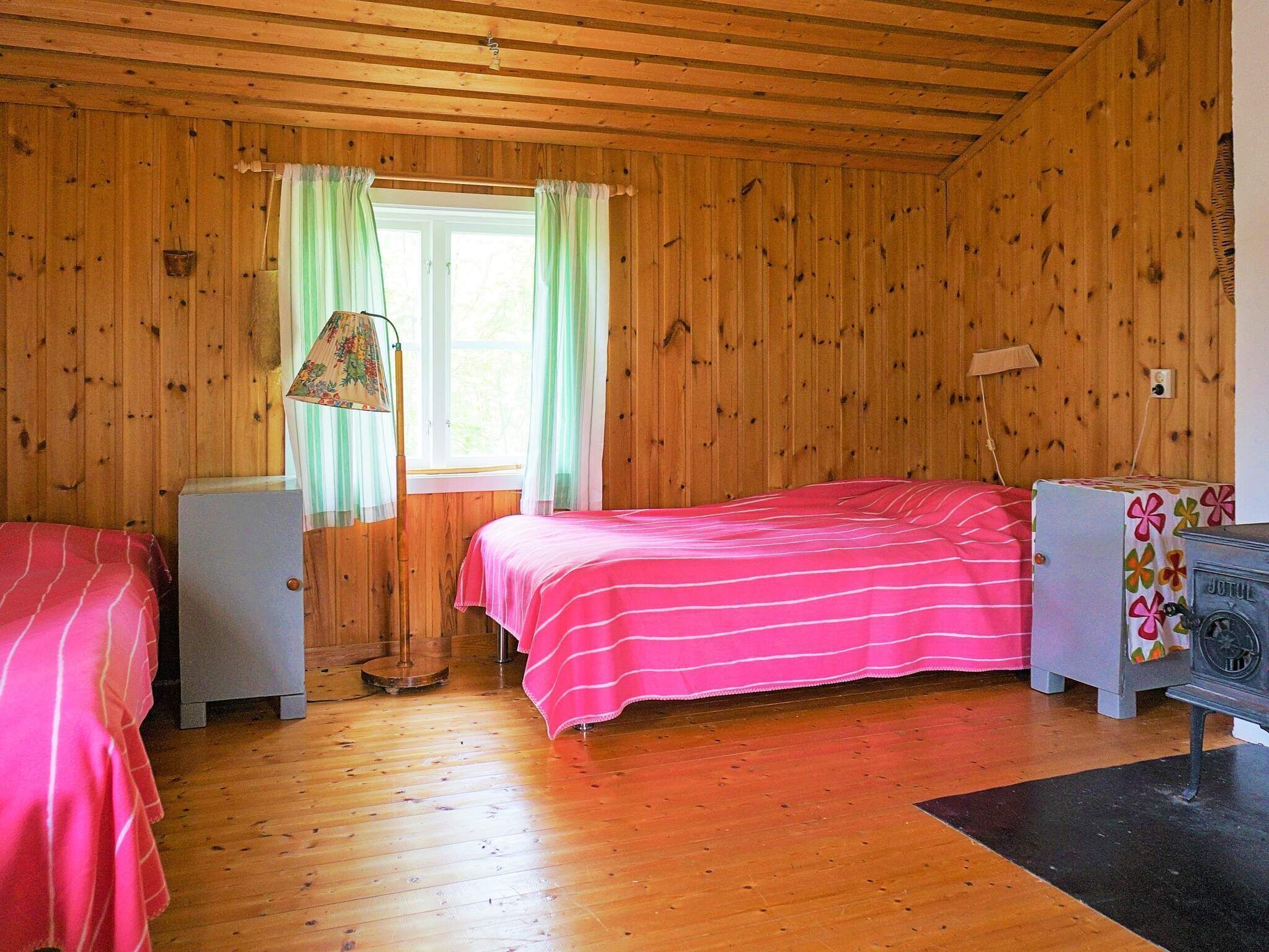 3 habitaciones, muebles diferentes y ropa de cama 