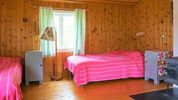 3 habitaciones, muebles diferentes y ropa de cama