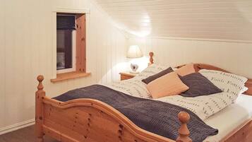 House | 6 bedrooms, individually furnished, bed sheets