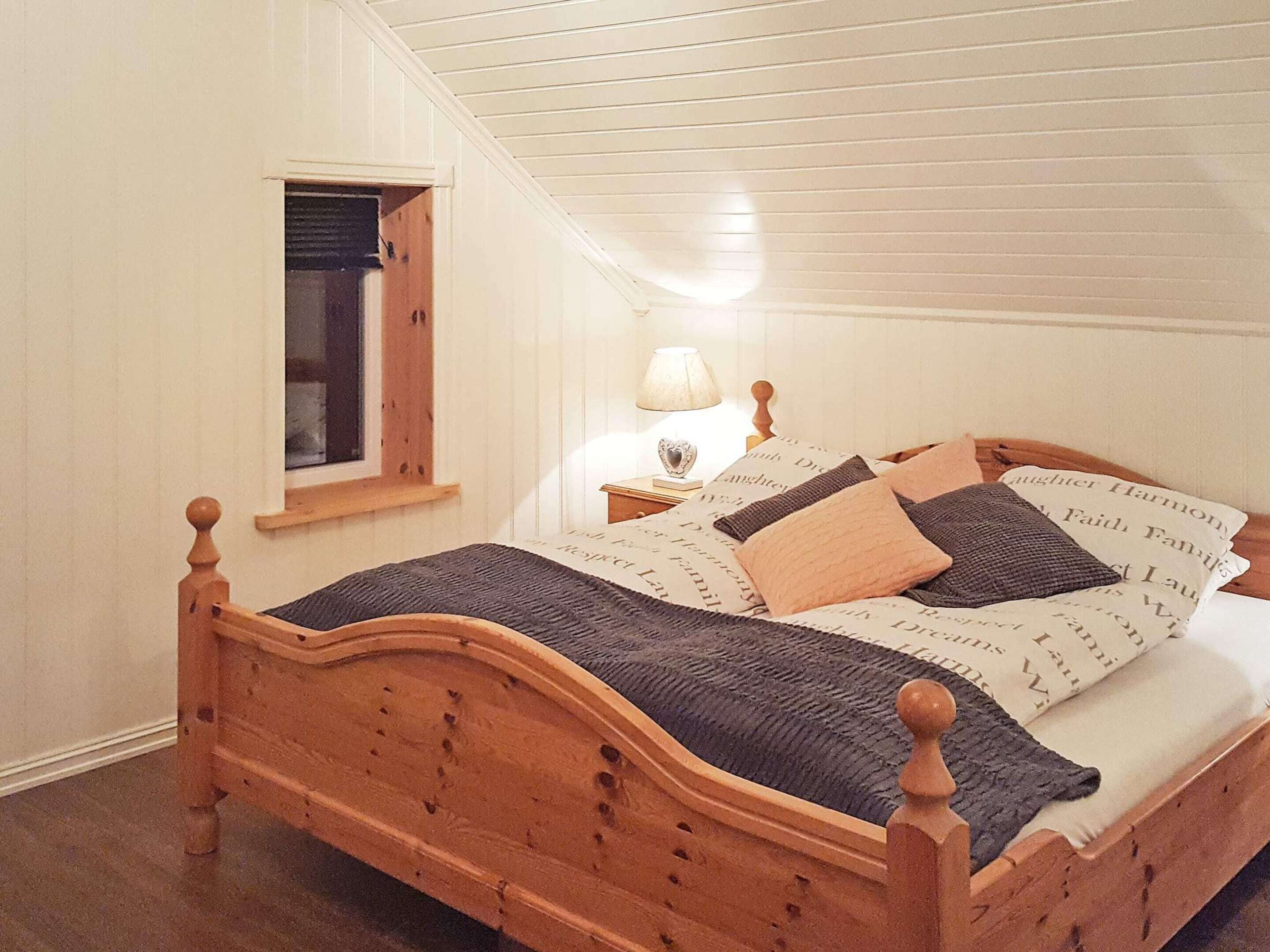 House | 6 bedrooms, individually furnished, bed sheets