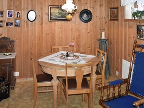 House | Dining - 8 Person Holiday Home in Eidsvag (Molde)