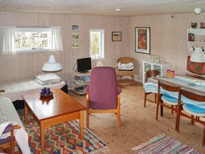 DVD player - Cozy Holiday Home in Storvorde With Terrace (Storvorde)