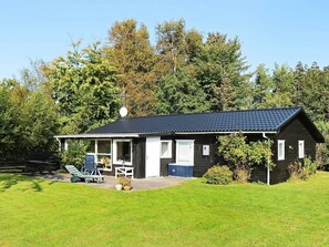 Exterior - Cozy Holiday Home in Storvorde With Terrace (Storvorde)