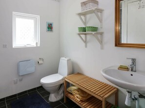 Bathroom - Cozy Holiday Home in Storvorde With Terrace (Storvorde)