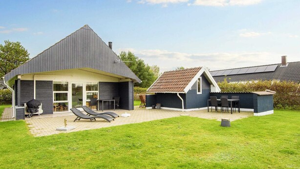 Outdoor dining - 6 Person Holiday Home in Vemb (Vemb)