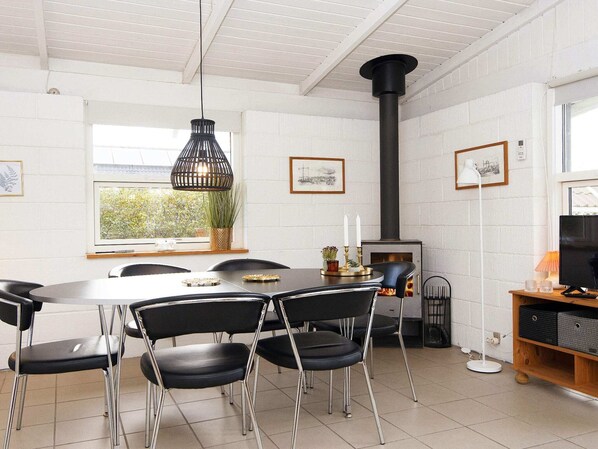 House | Dining - 6 Person Holiday Home in Vemb (Vemb)