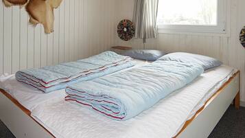 3 bedrooms, cribs/infant beds