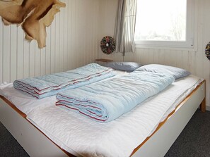 3 bedrooms, cribs/infant beds - Beautiful Holiday Home in Hadsund With Terrace (Hadsund)