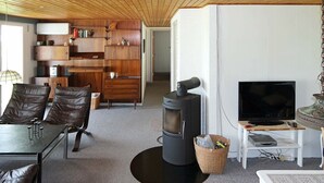 DVD player - Beautiful Holiday Home in Hadsund With Terrace (Hadsund)
