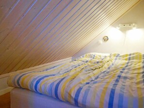1 Schlafzimmer, individuell eingerichtet