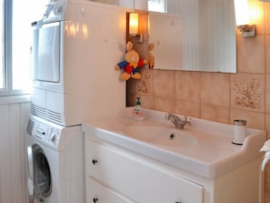 Bathroom - Cozy Holiday Home in Funen With Terrace (Middelfart)
