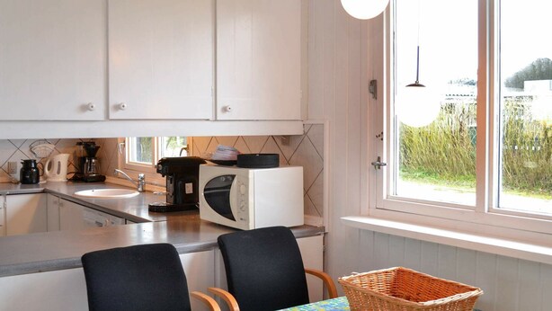 Coffee/tea maker, fridge, highchair - Cozy Holiday Home in Funen With Terrace (Middelfart)