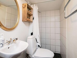 House | Bathroom - Seaside Escape in Hindsholm - By Traum Ferienwohnungen (Mesinge)