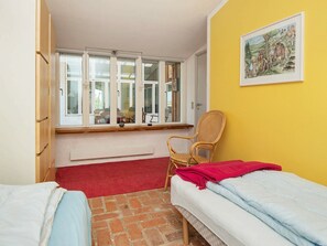 2 bedrooms, cribs/infant beds
