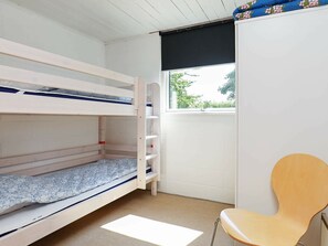 3 bedrooms, cribs/infant beds