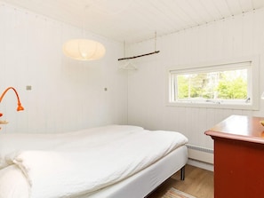 3 bedrooms, cribs/infant beds
