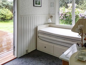 3 bedrooms, cribs/infant beds