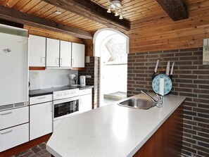 Casa | Cocina privada | Refrigerador, microondas, lavavajillas y cafetera y tetera