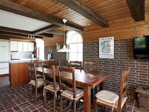 Casa | Cocina privada | Refrigerador, microondas, lavavajillas y cafetera y tetera