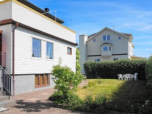 A residential area with two houses, one with a visible front porch and a small garden. - Holiday Home in Skärhamn (Skaerhamn)