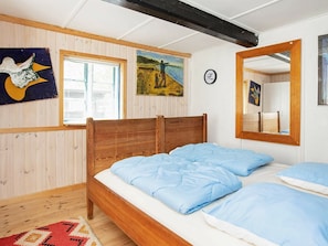 3 bedrooms, cribs/infant beds