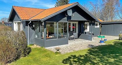 6 Person Holiday Home in Glesborg