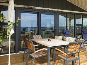 House | Outdoor dining