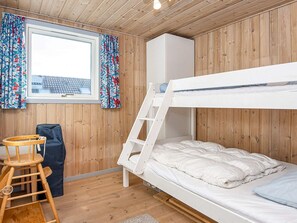 House | 4 bedrooms - 6 Person Holiday Home in Hemmet (Hemmet)