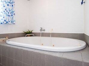 Spa treatment - 6 Person Holiday Home in Hemmet (Hemmet)