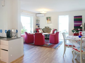 Fireplace - Holiday Home in Fårevejle (Faerentuna)
