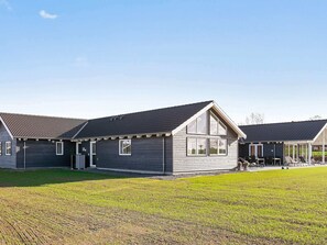 House | Exterior - Luxury Retreat With Pool - By Traum Ferienwohnungen (Bogense)