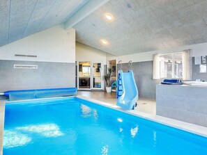 Rumah | Kolam renang | Kolam renang indoor dan kolam renang outdoor