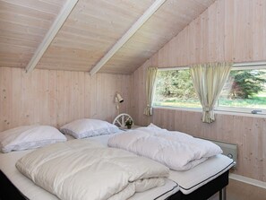 4 Schlafzimmer, Babybetten